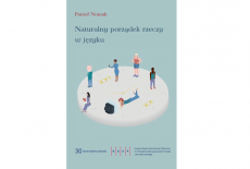 Okładka publikacji w kolorze niebieskim przedstawiająca zegar. W miejscach cyfr stoją ludzie. Okładka publikacji pt. Naturalny porządek rzeczy w języku.