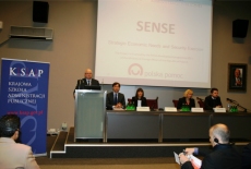 Dyrektor KSAP Jan Pastwa przemawia na mównicy