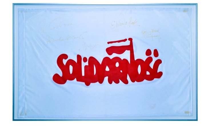 Źródło: Narodowe Archiwum Cyfrowe sztandar z logo Solidarność
